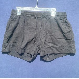 Woman's black old navy linen shorts